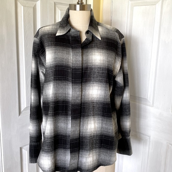 Banana Republic cotton flannel button down shirt size M - Picture 2 of 7